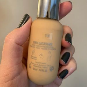 Dior backstage face and body foundation 1w
